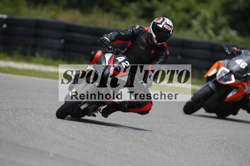 /Archiv-2024/29 12.06.2024 MOTO.CH Track Day ADR/Gruppe blau/42